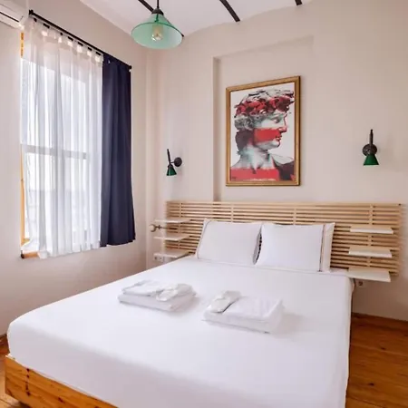 Cool Authentic 2bd2bath Galata Tower Home! #413 Istanbul