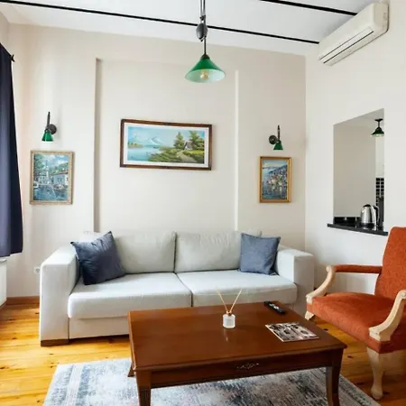 Cool Authentic 2bd2bath Galata Tower Home! #413 شقة *