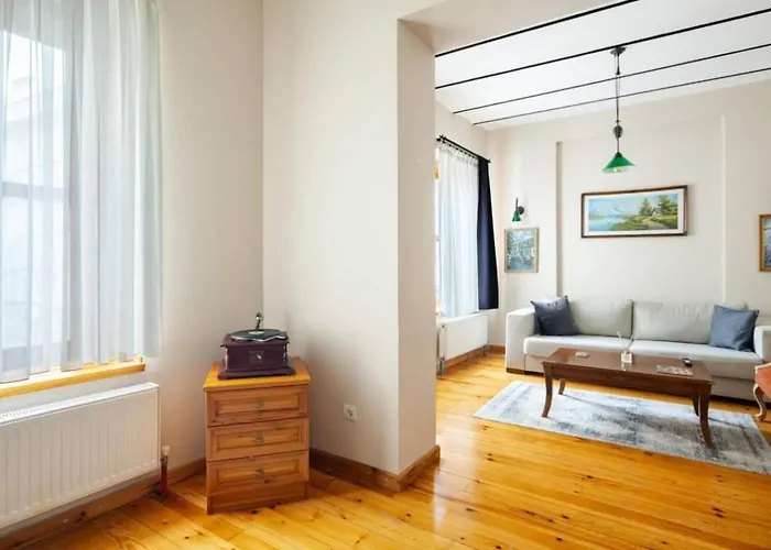 Cool Authentic 2bd2bath Galata Tower Home! #413 *