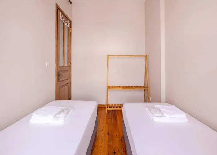 Cool Authentic 2bd2bath Galata Tower Home! #413 Apartment