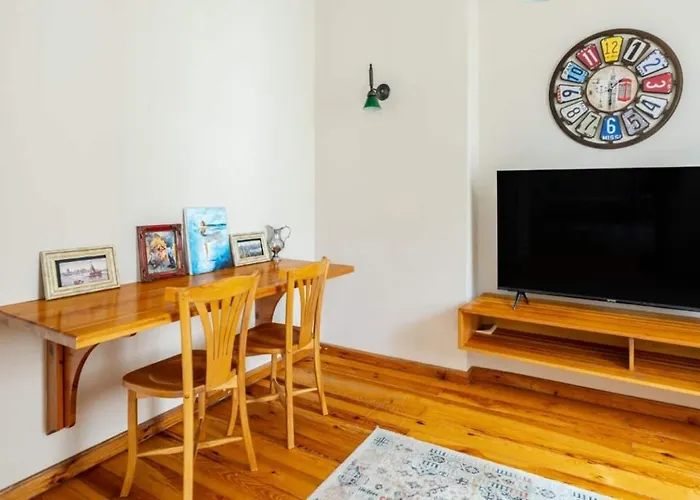 Cool Authentic 2bd2bath Galata Tower Home! #413