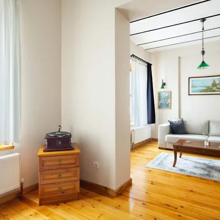 Cool Authentic 2bd2bath Galata Tower Home! #413 *